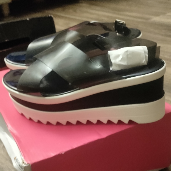 Platform sandals - Picture 2 of 3